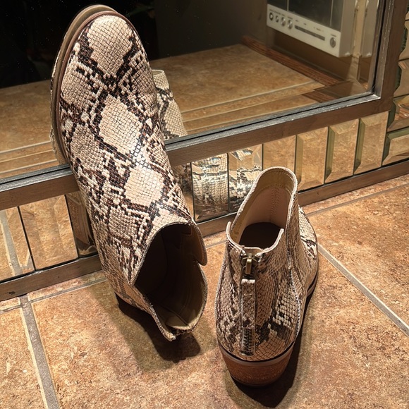 NWOT Faux Snake Skin Booties - Picture 4 of 11